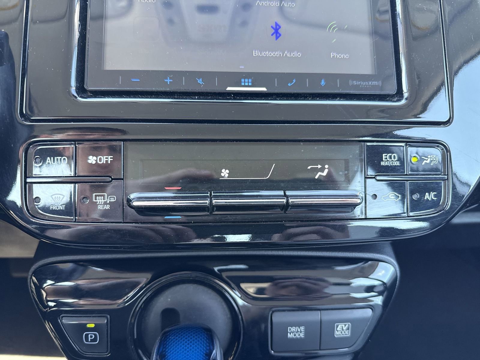 Used 2019 Toyota Prius XLE w/ Carpet Mat Package AWD/4WD image 19