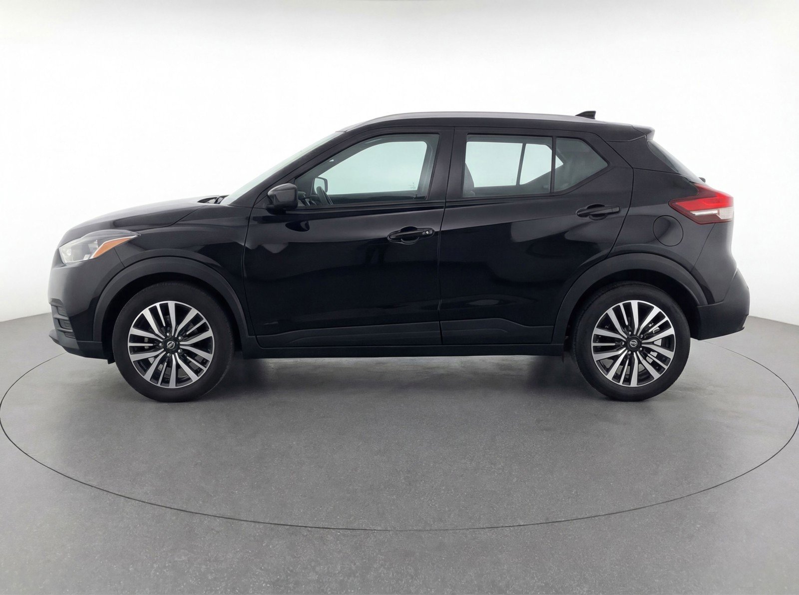 Used 2024 Nissan Kicks SV FWD image 5