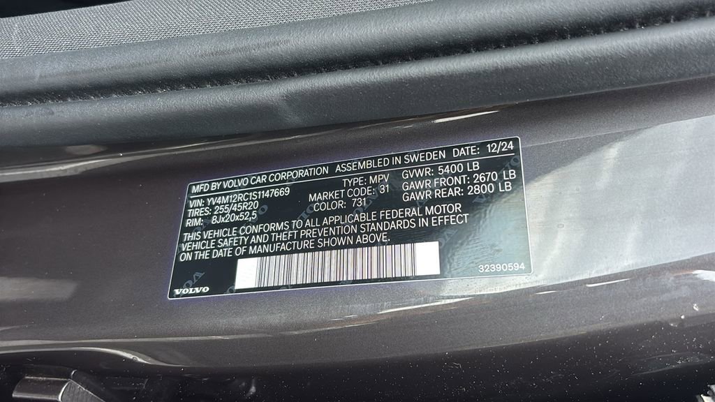 Certified 2025 Volvo XC60 B5 Plus AWD/4WD image 34