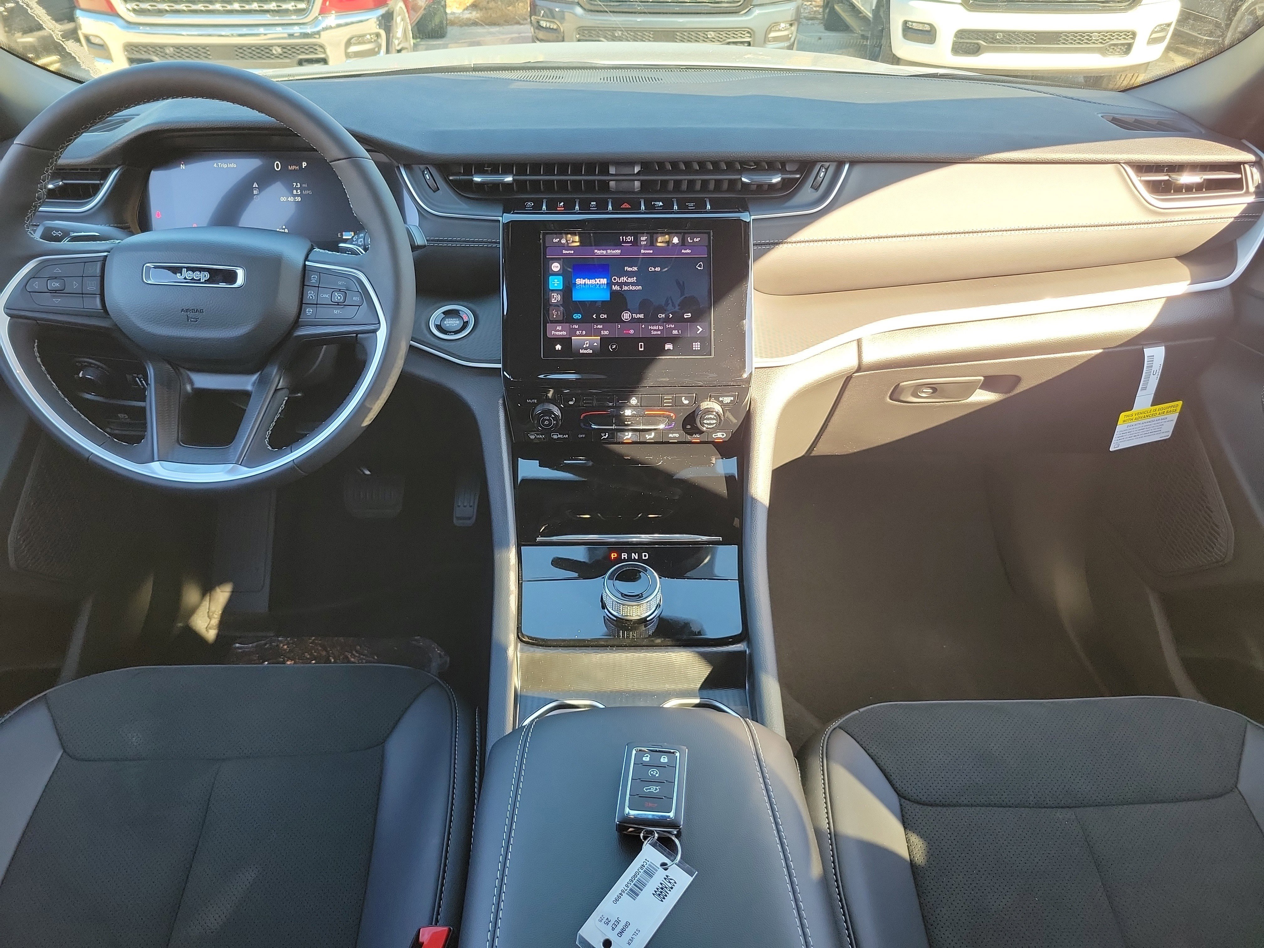 New 2025 Jeep Grand Cherokee Altitude image 8