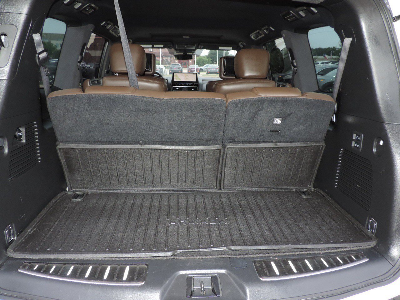 Used 2023 Nissan Armada Platinum w/ Captain's Chairs Package RWD image 24