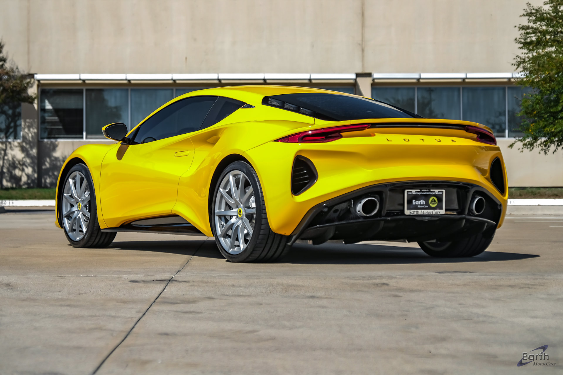 Used 2025 Lotus Emira RWD image 13