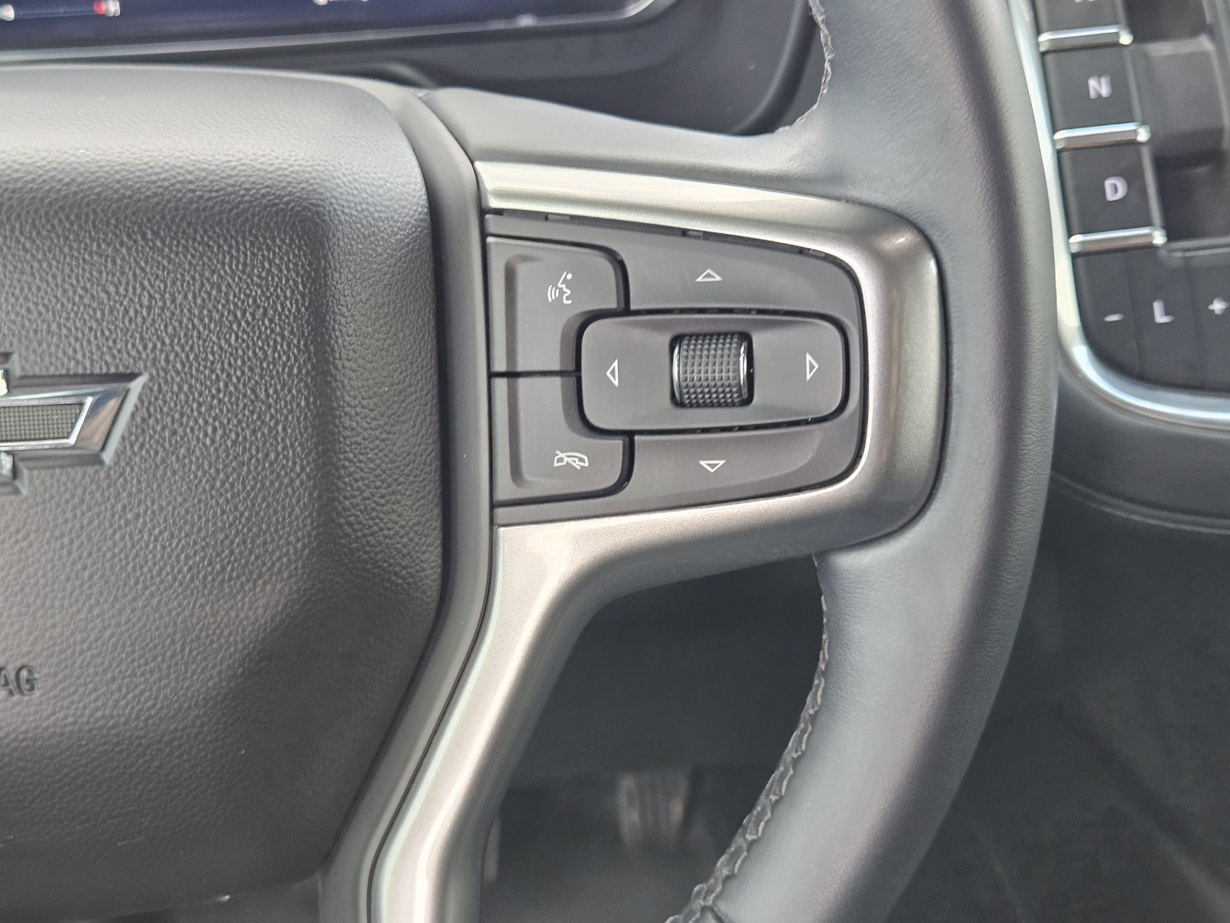 Used 2023 Chevrolet Tahoe Z71 w/ Luxury Package AWD/4WD image 29