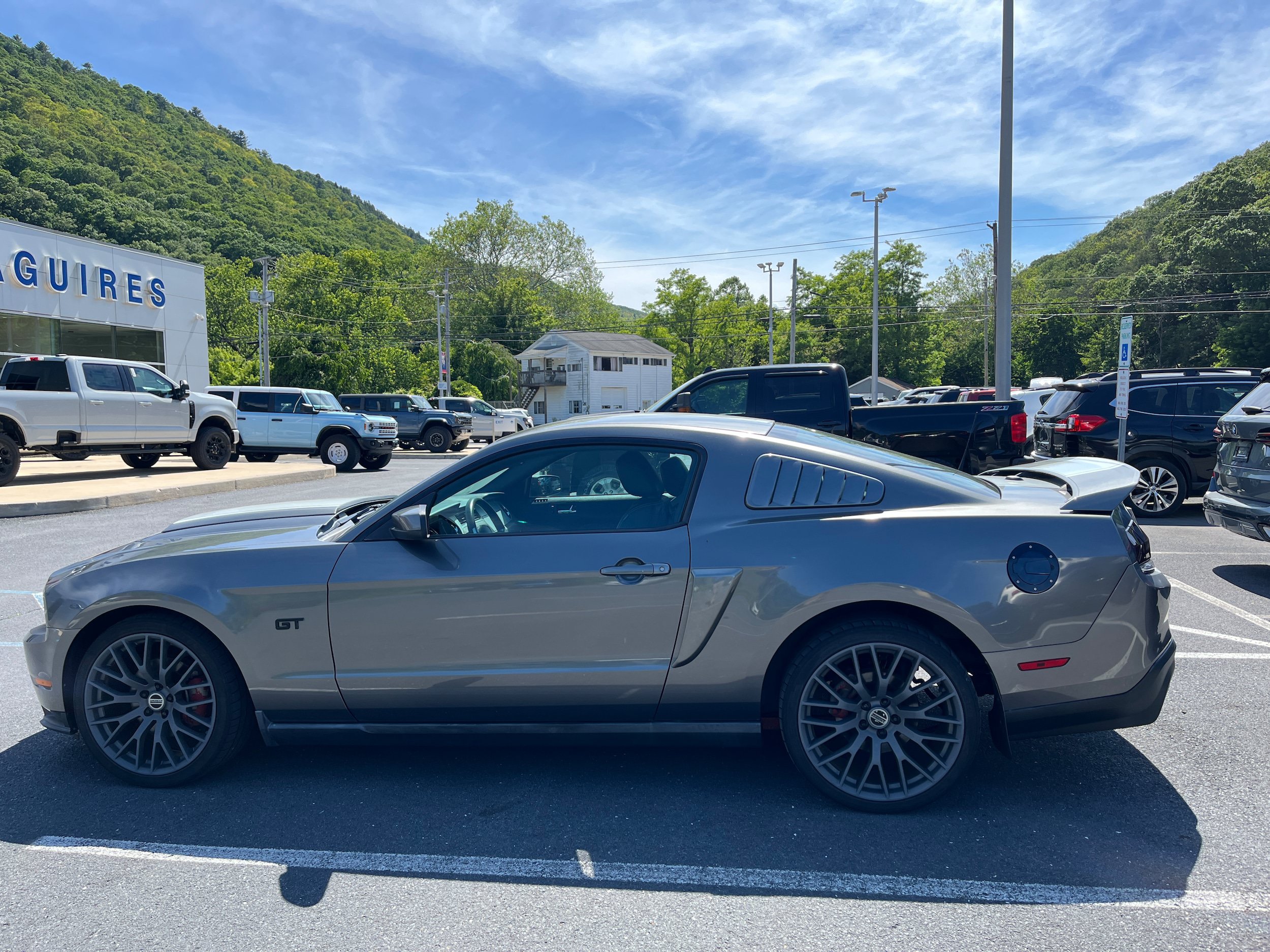 Used 2010 Ford Mustang GT Premium RWD image 6