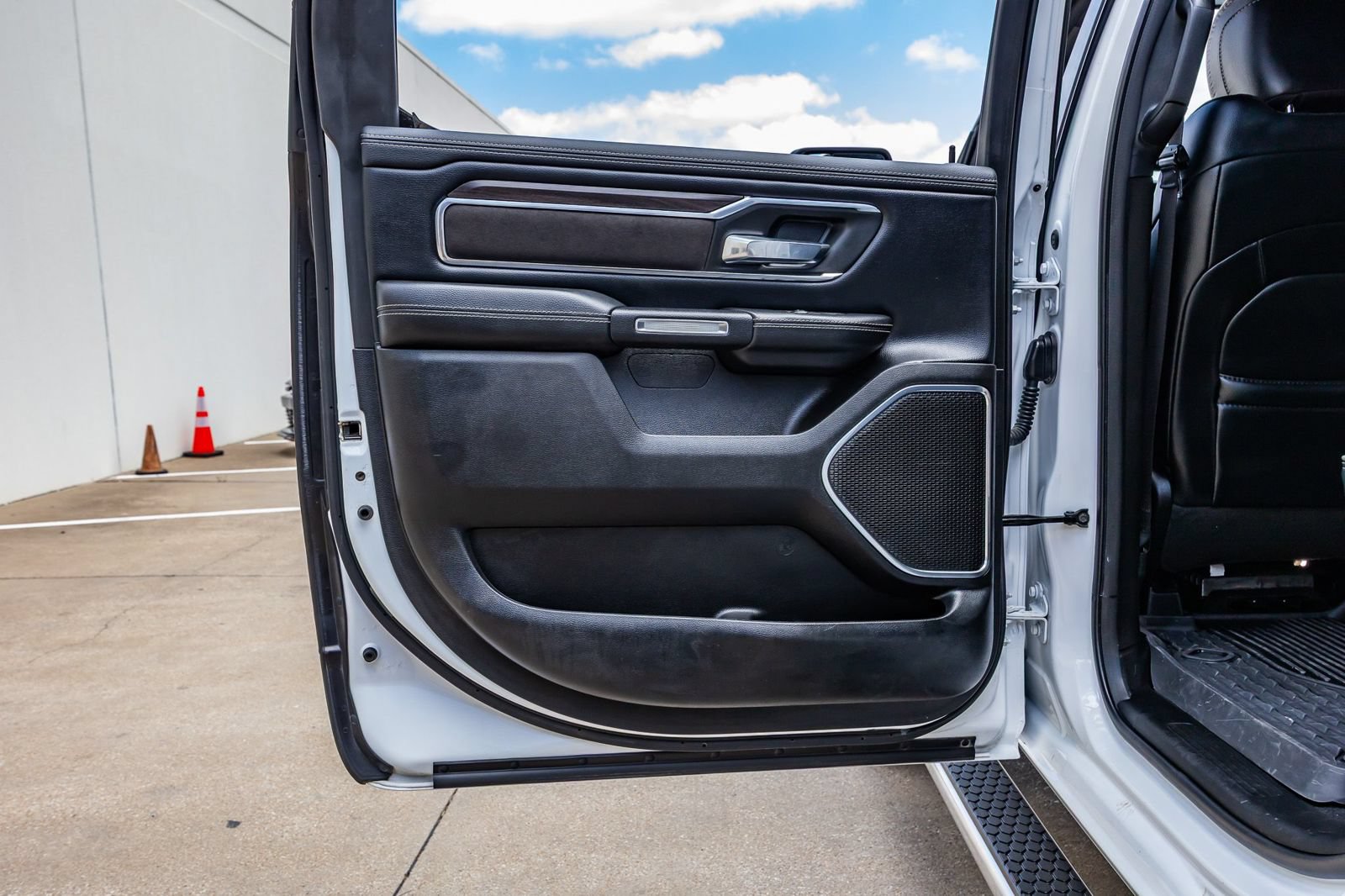Used 2025 RAM 1500 Laramie w/ Sport Appearance Package AWD/4WD image 39