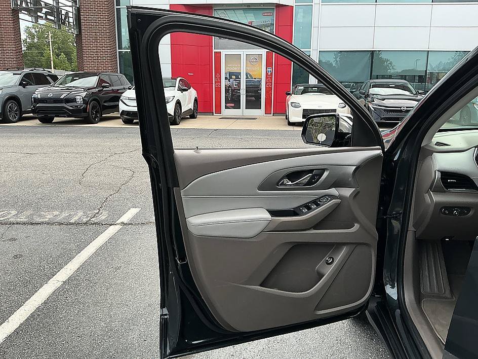 Used 2018 Chevrolet Traverse LT FWD image 11