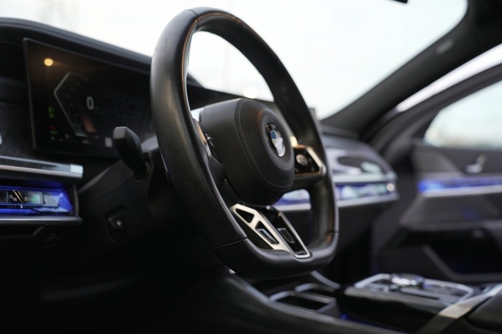 Used 2024 BMW 740i image 26