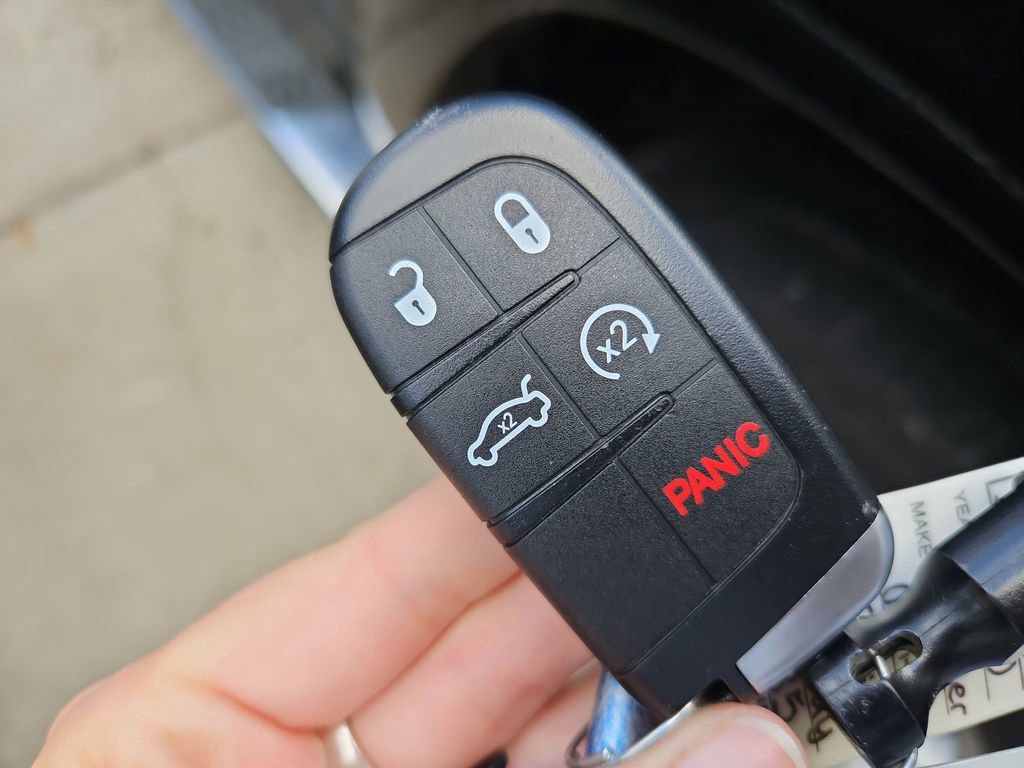 Used 2020 Chrysler Pacifica Touring-L image 36