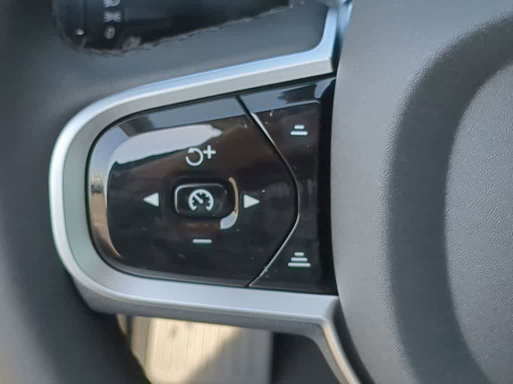 New 2026 Volvo XC60 B5 Plus w/ Protection Package Premier AWD/4WD image 22