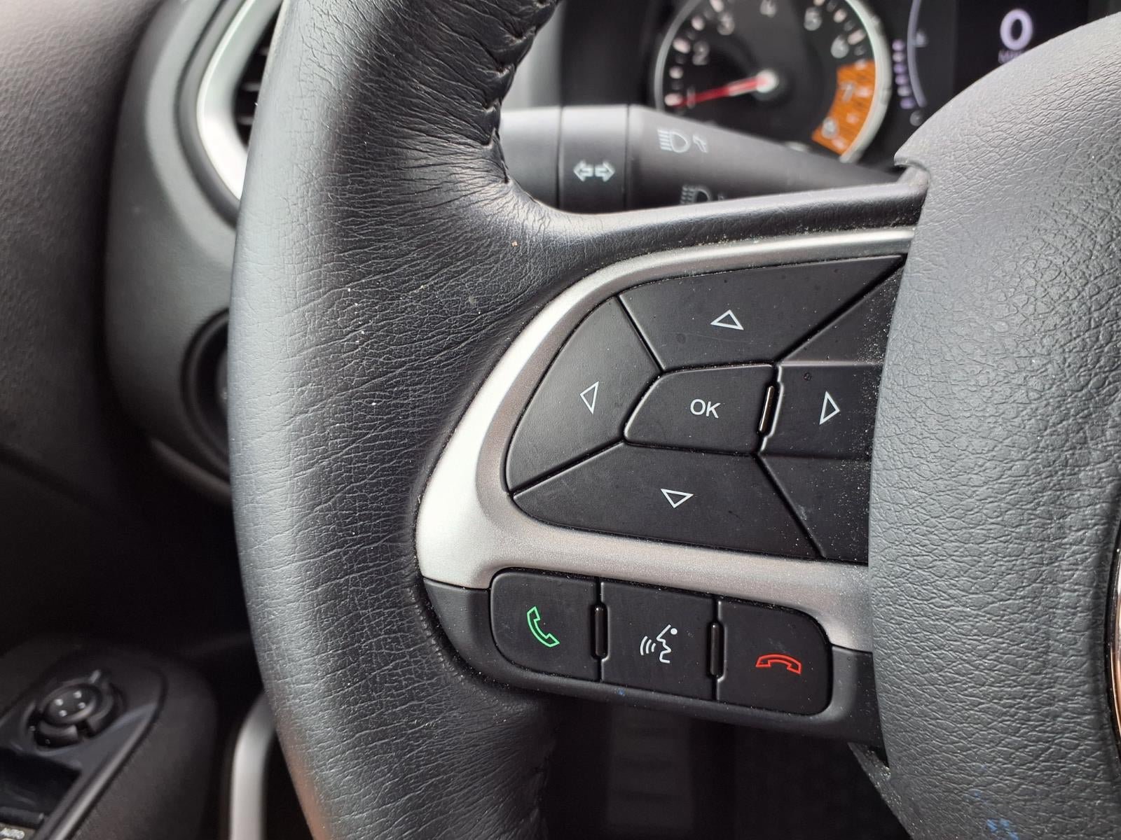 Certified 2019 Jeep Renegade Latitude w/ Cold Weather Group AWD/4WD image 13