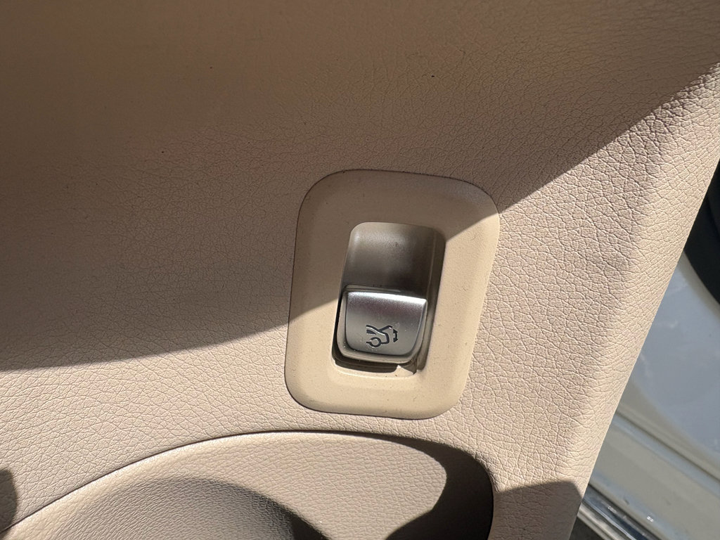 Used 2018 Mercedes-Benz C 300 Sedan image 11