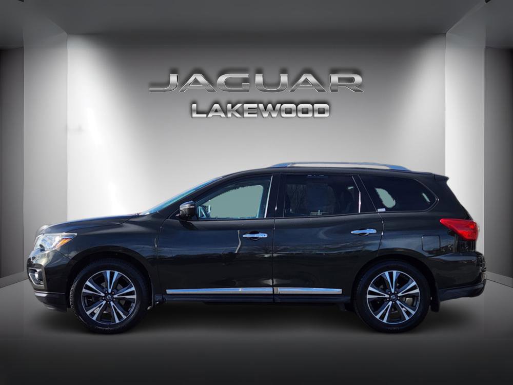 Used 2017 Nissan Pathfinder Platinum image 2