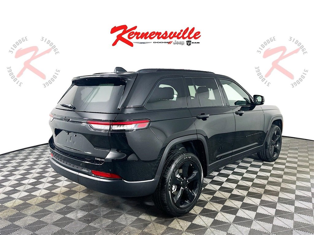 New 2025 Jeep Grand Cherokee Altitude image 7