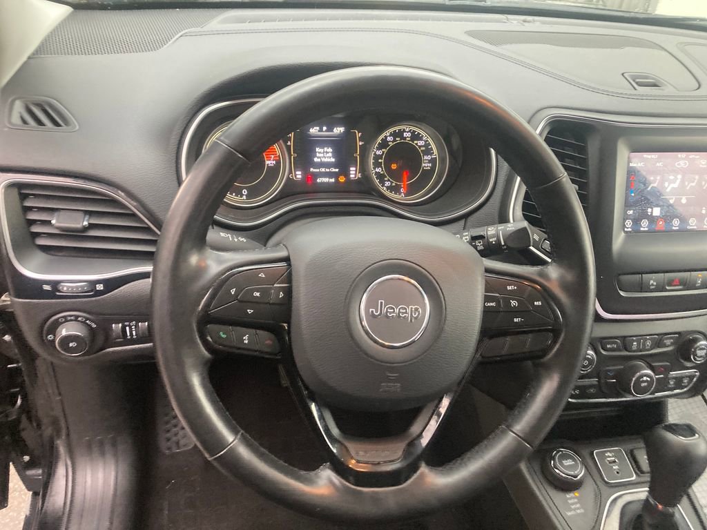 Used 2021 Jeep Cherokee Latitude Plus AWD/4WD image 18