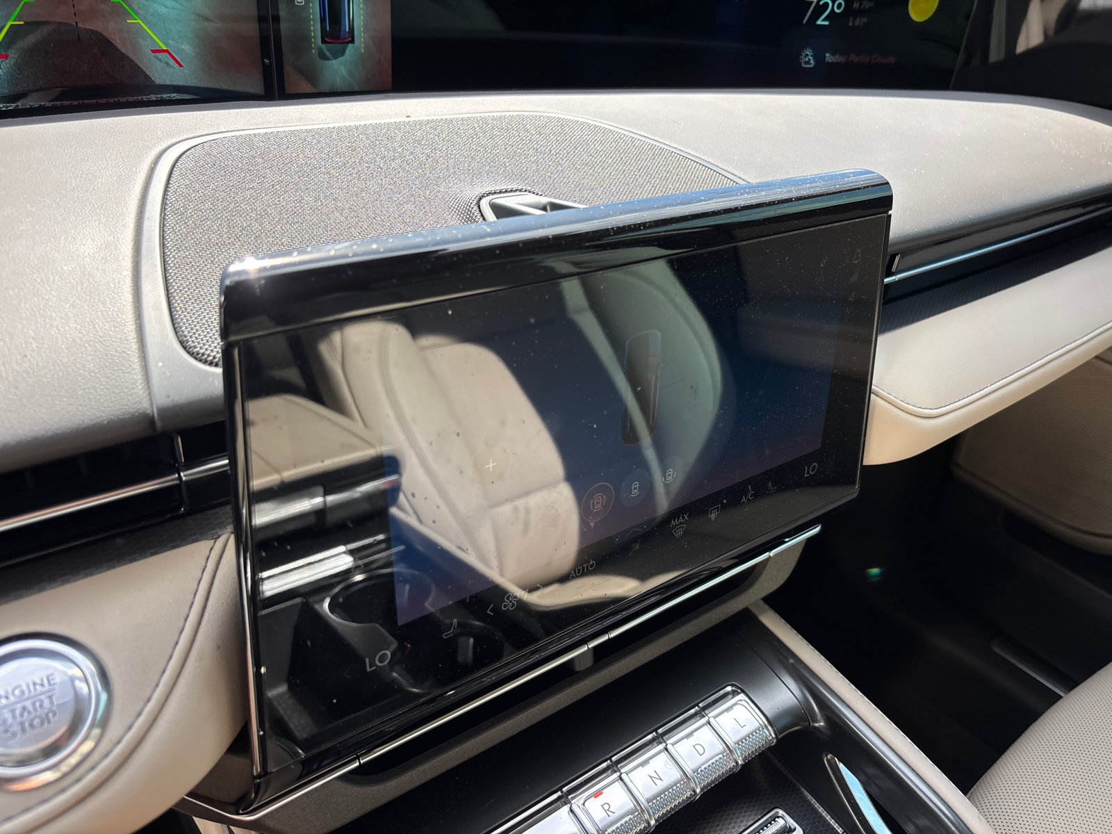 Used 2025 Lincoln Nautilus Premier AWD/4WD image 21