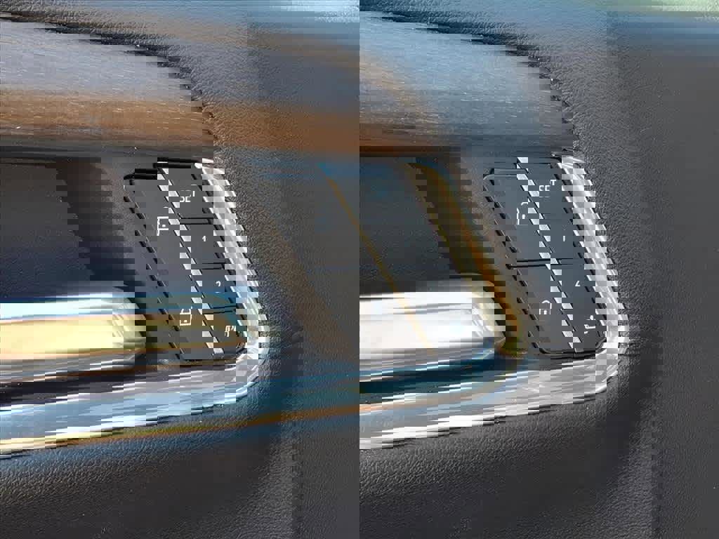 Used 2024 Chevrolet Silverado 1500 High Country image 11