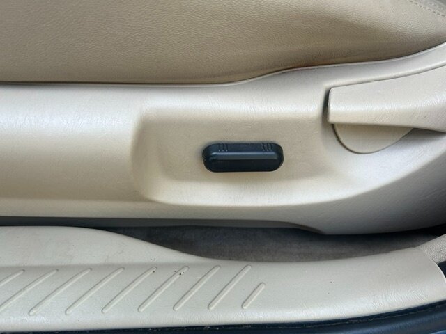 Used 2012 Ford Escape Limited FWD image 21