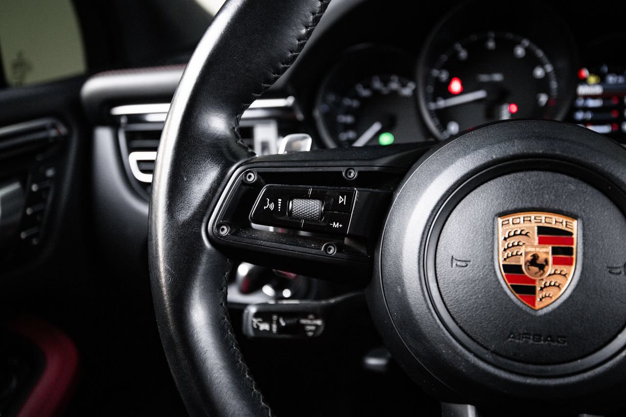 Certified 2023 Porsche Macan AWD/4WD image 17