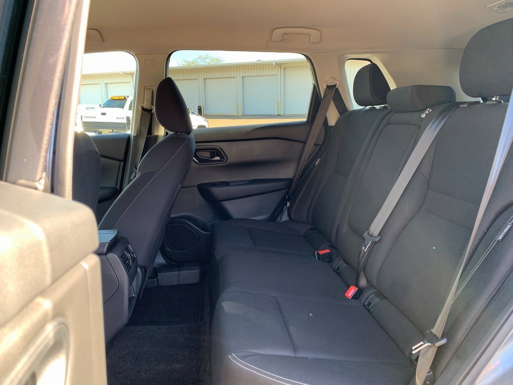 Used 2025 Nissan Rogue S image 23