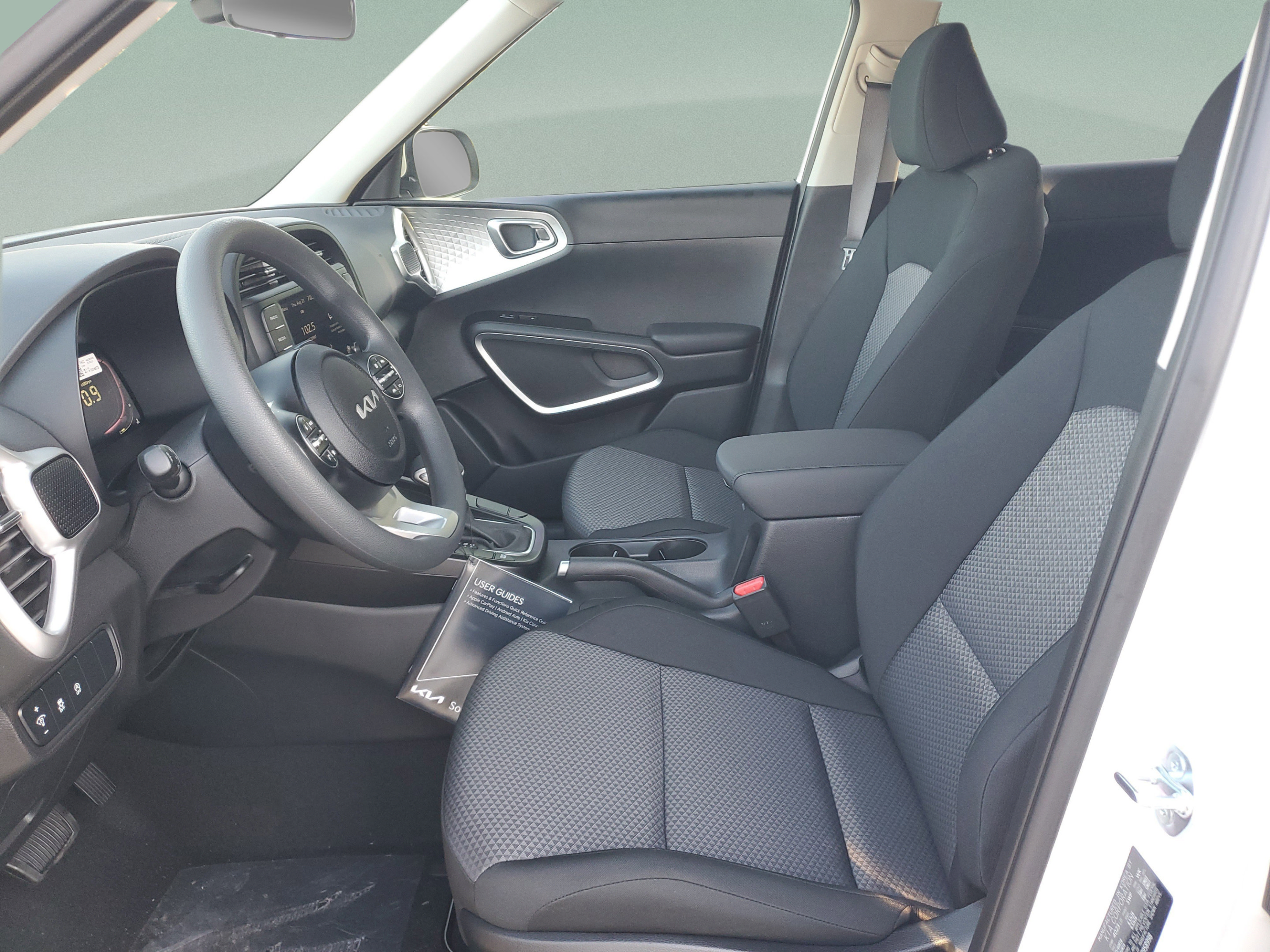 Used 2025 Kia Soul LX FWD image 23