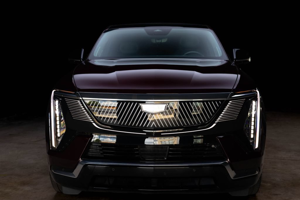 Used 2025 Cadillac Escalade IQ Luxury 2 w/ LPO, Premium Carpet Package AWD/4WD image 4