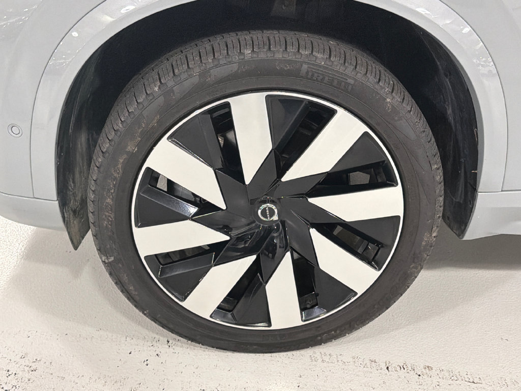 Certified 2024 Volvo XC90 T8 Plus w/ Protection Package Premier AWD/4WD image 8