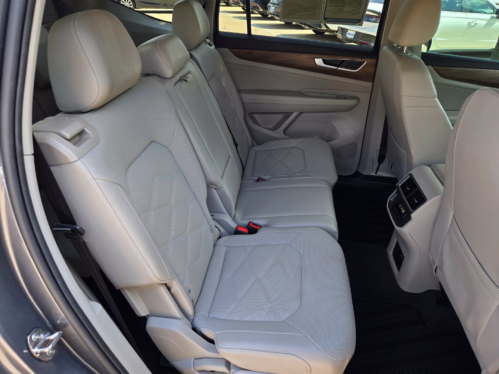 Used 2024 Volkswagen Atlas SE FWD image 28
