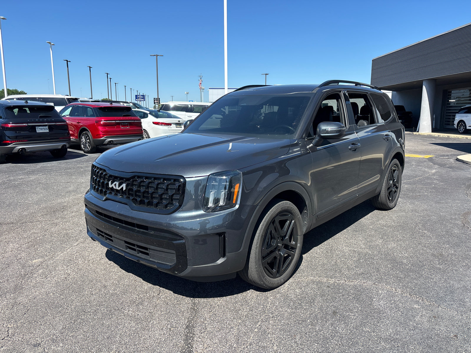 Used 2024 Kia Telluride EX X-Line AWD/4WD image 3