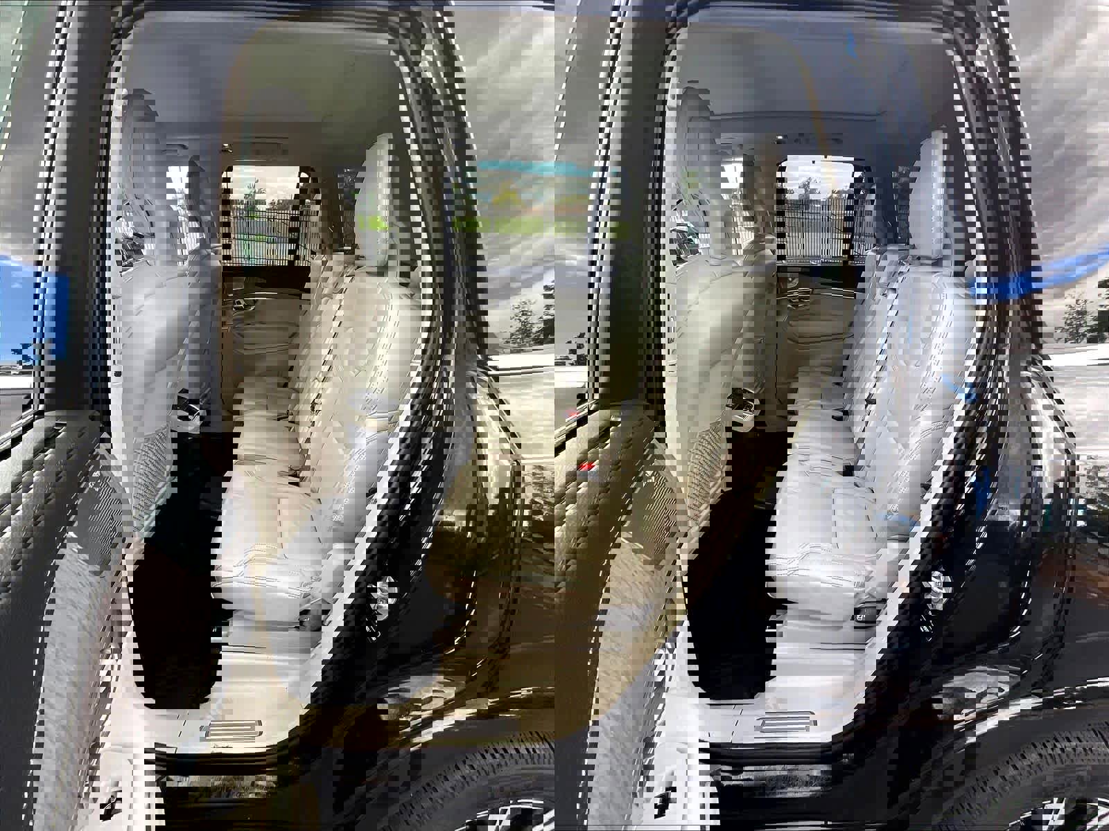 Used 2022 Volvo XC90 T8 Inscription image 29