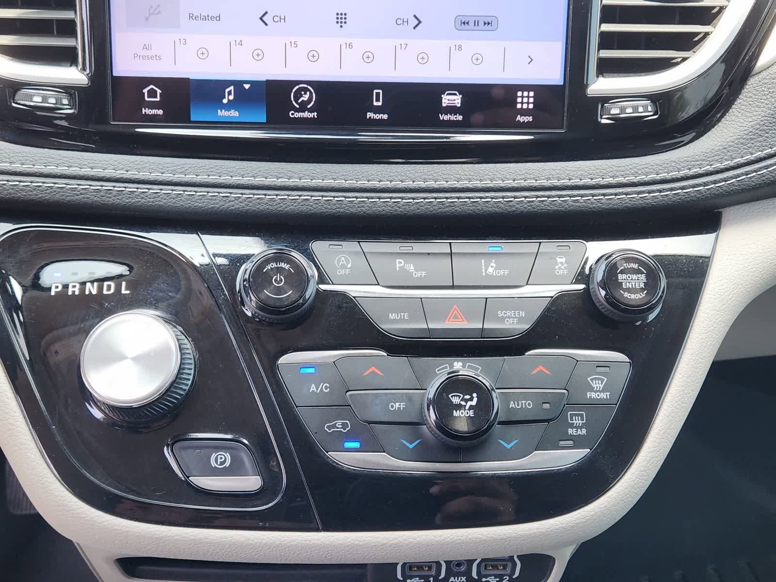 Used 2022 Chrysler Pacifica Touring-L FWD image 18