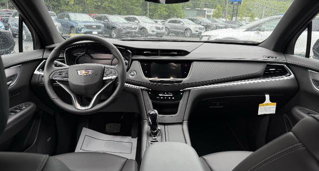 New 2025 Cadillac XT6 Luxury image 12