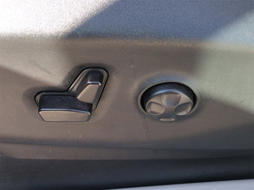 Used 2024 Chrysler Pacifica Touring-L image 22