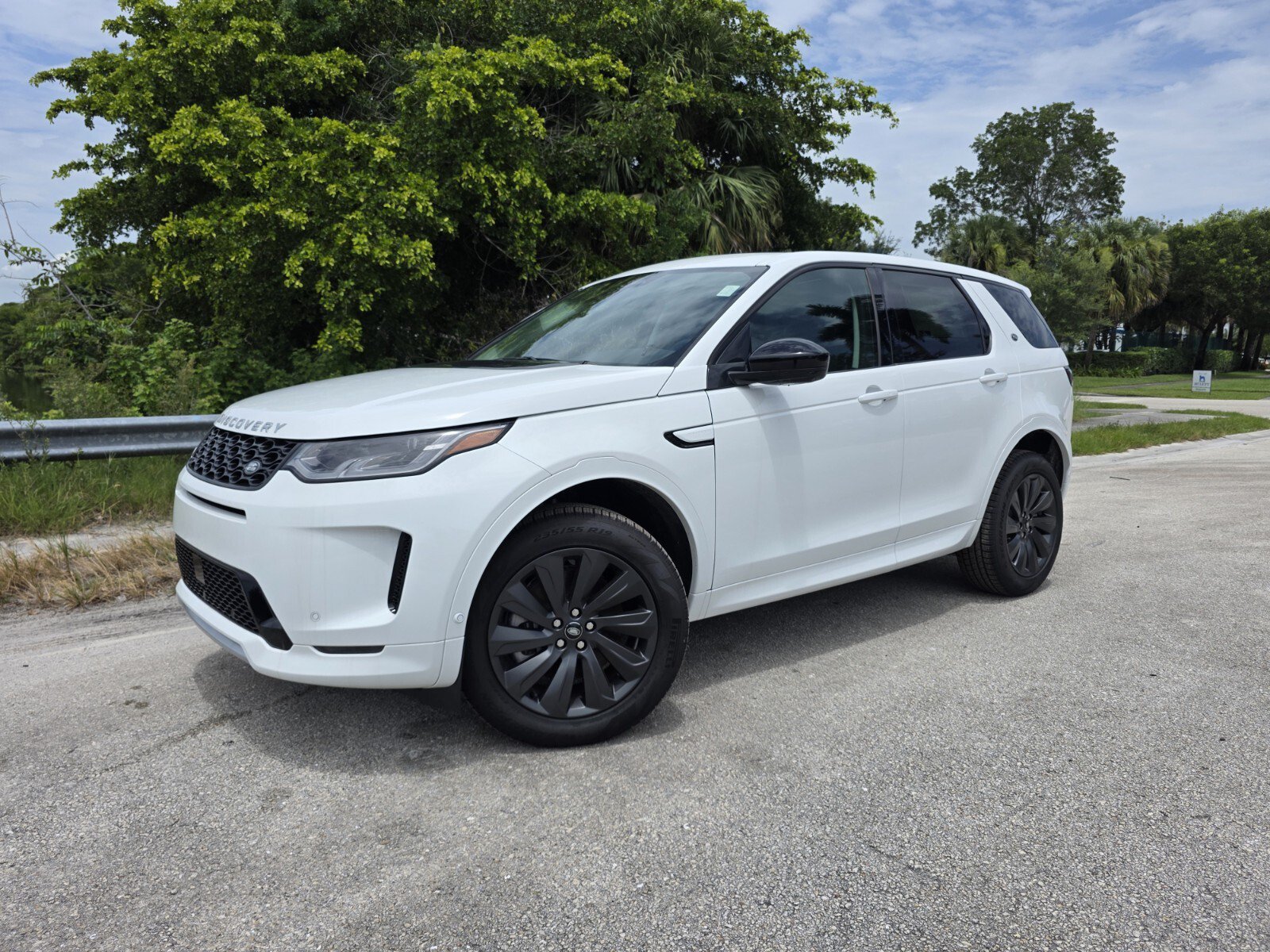 New 2025 Land Rover Discovery Sport S