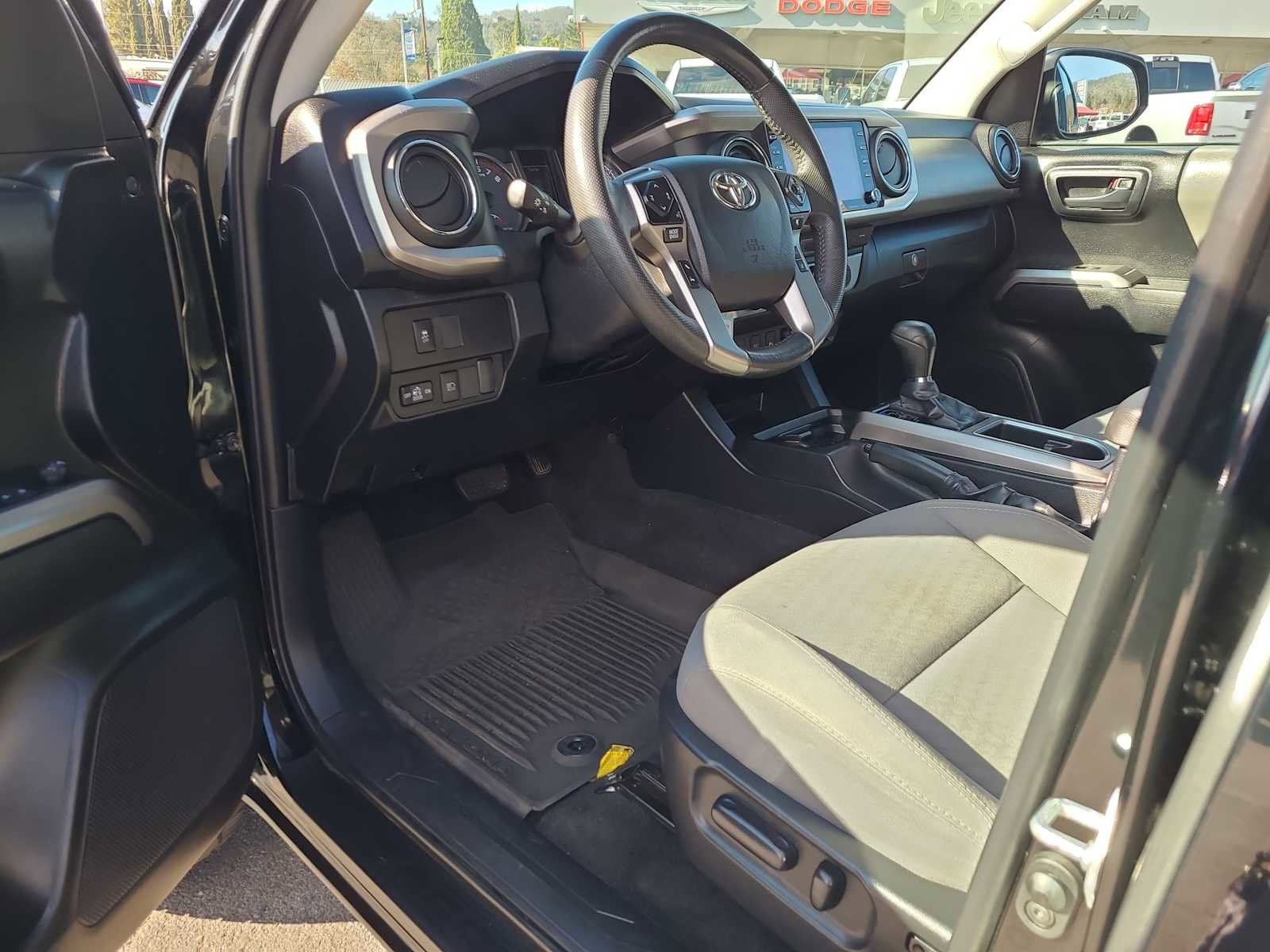 Used 2022 Toyota Tacoma SR5 image 10