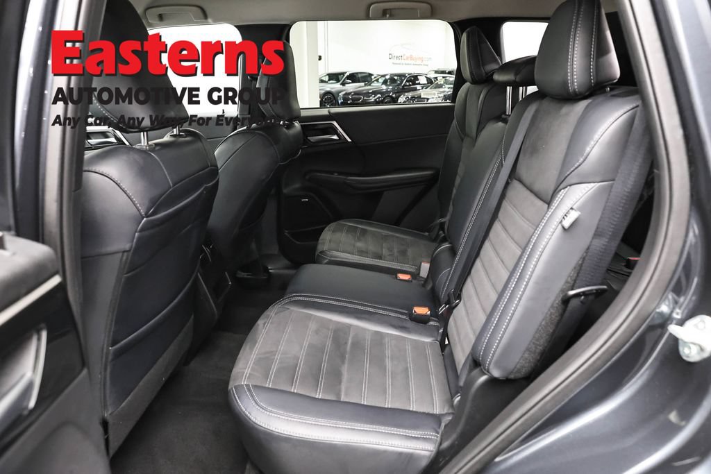 Used 2025 Mitsubishi Outlander SE AWD/4WD image 24