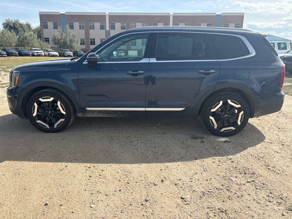 Certified 2023 Kia Telluride S w/ S Sunroof Package AWD/4WD image 2