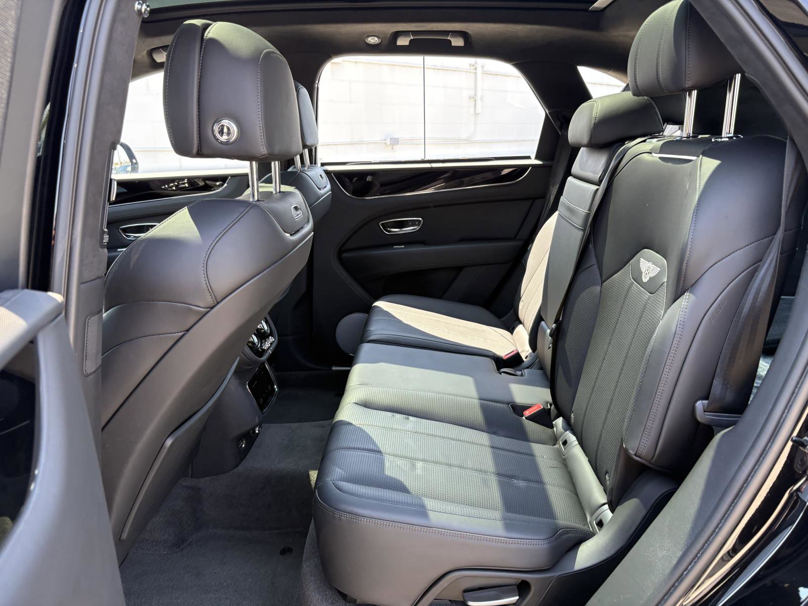 Used 2024 Bentley Bentayga image 15