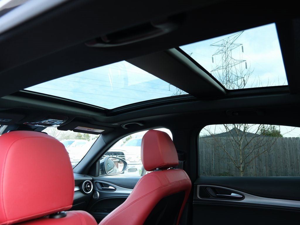 Used 2024 Alfa Romeo Stelvio Veloce image 31