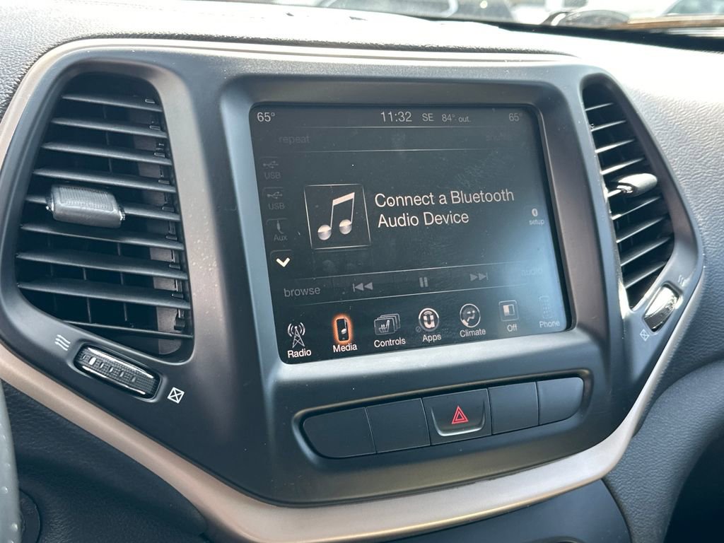 Used 2015 Jeep Cherokee Limited image 21