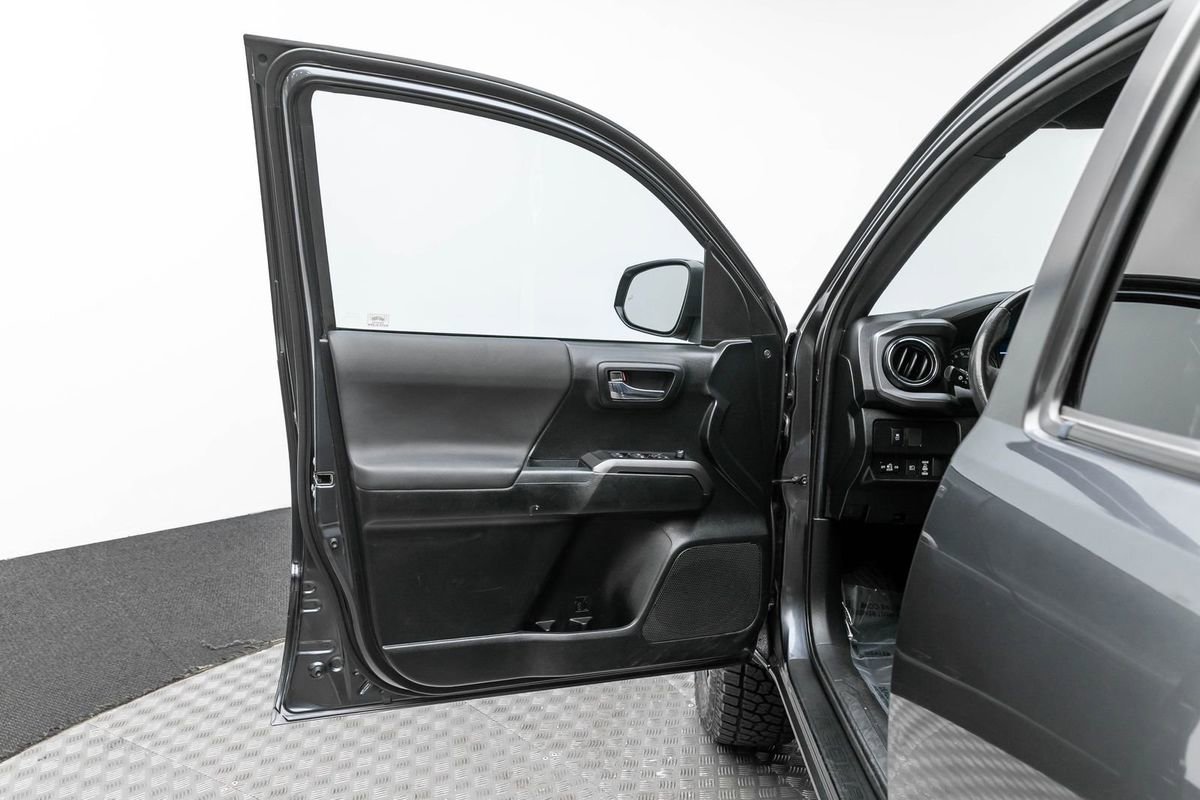 Used 2021 Toyota Tacoma TRD Sport w/ Technology Package image 10