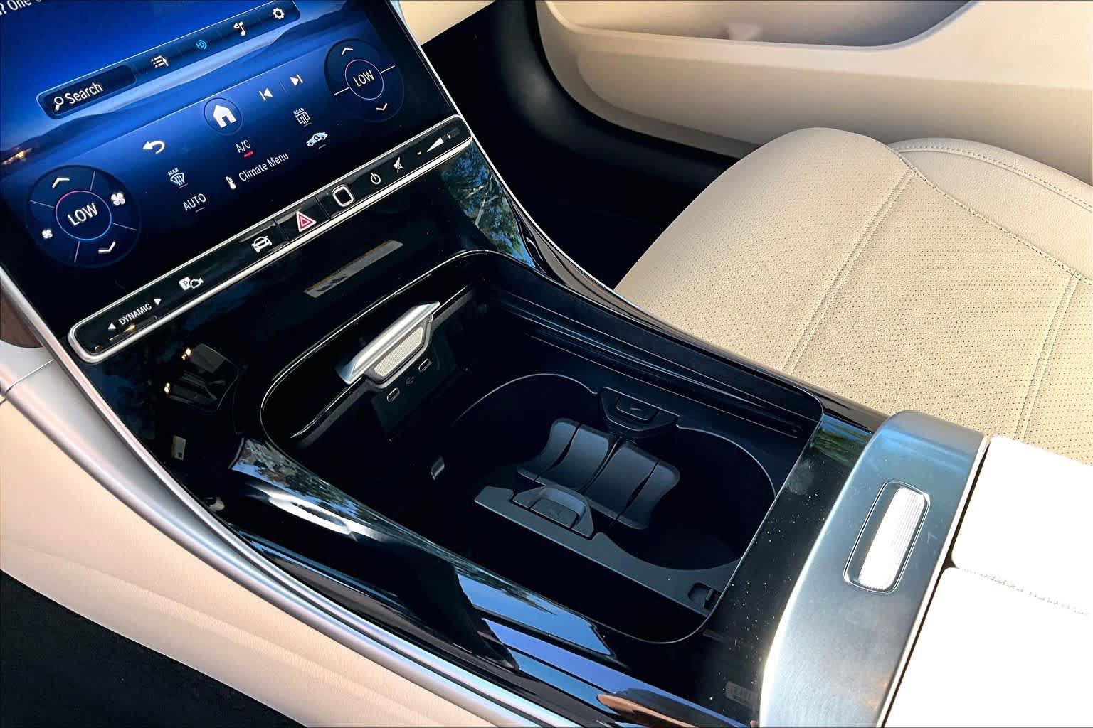 Used 2025 Mercedes-Benz C 300 4MATIC Sedan image 17