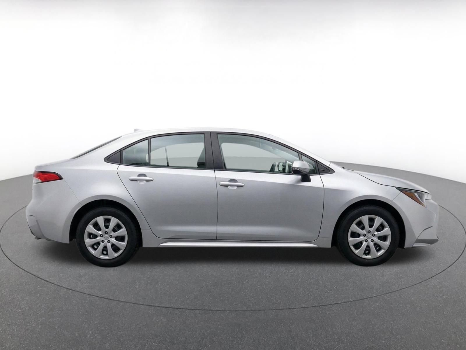 Used 2025 Toyota Corolla LE FWD image 12
