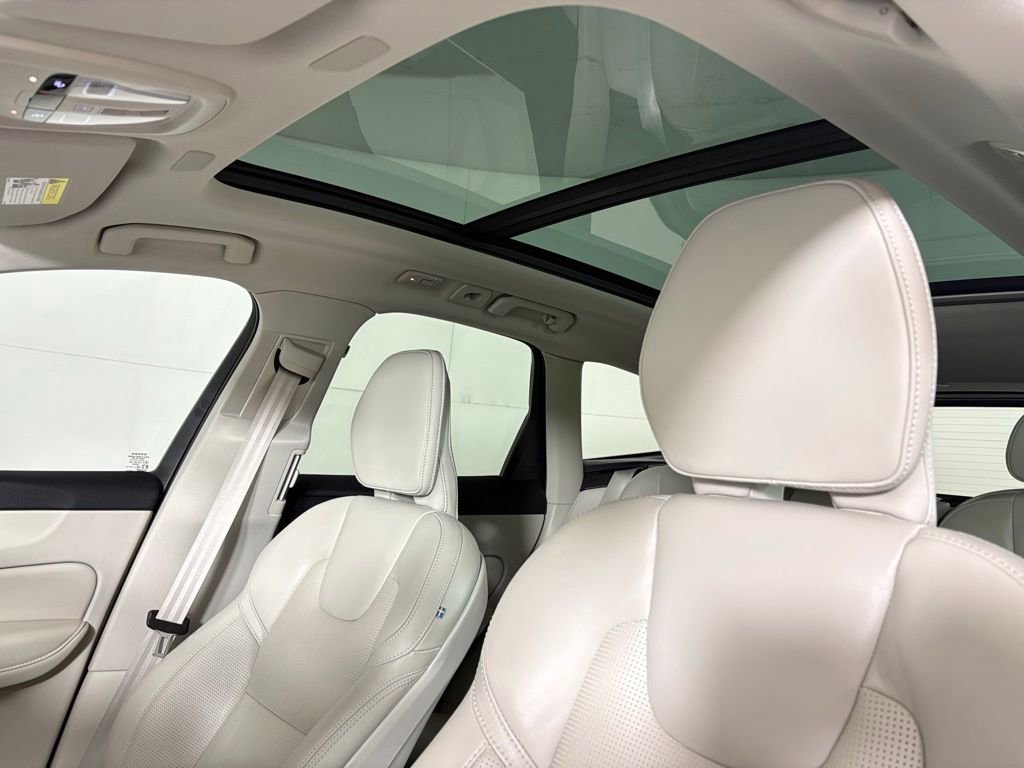 Used 2023 Volvo XC60 B5 Ultimate w/ Protection Package image 18