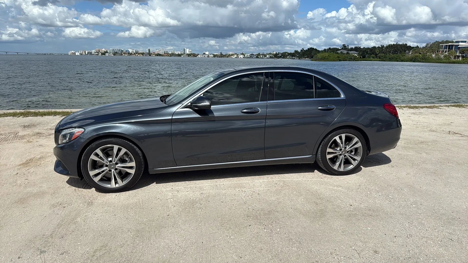 Used 2015 Mercedes-Benz C 300 Sedan image 2