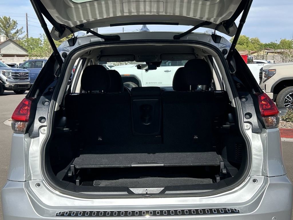 Used 2020 Nissan Rogue SV FWD image 25
