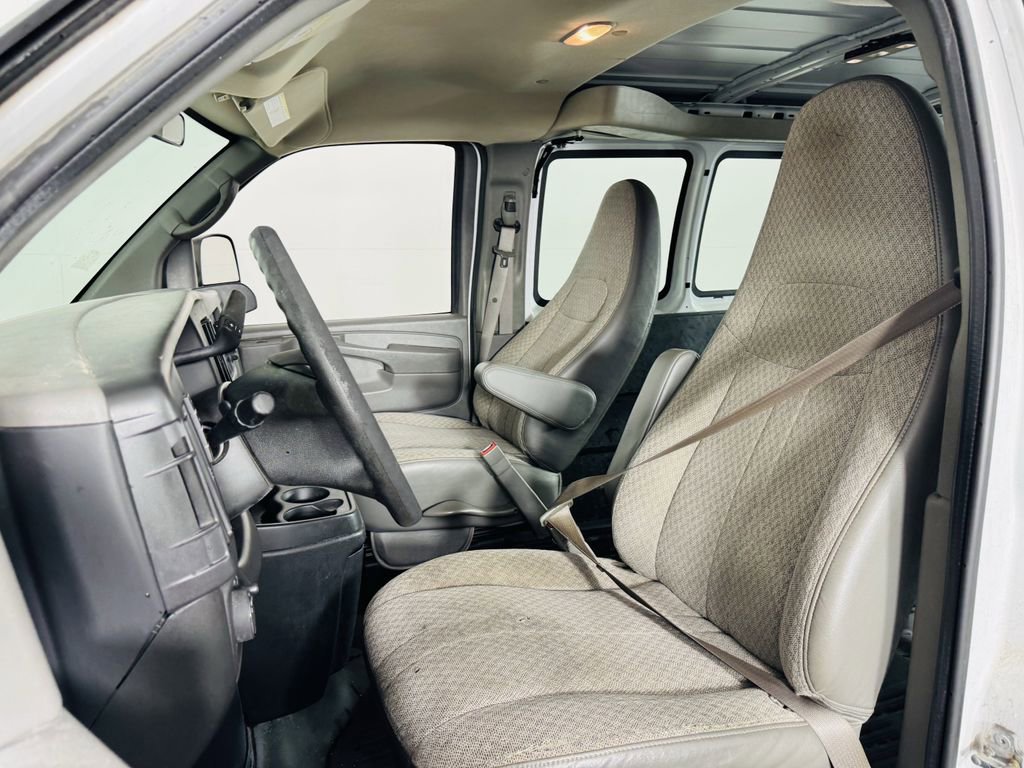 Used 2015 Chevrolet Express 2500 RWD image 6