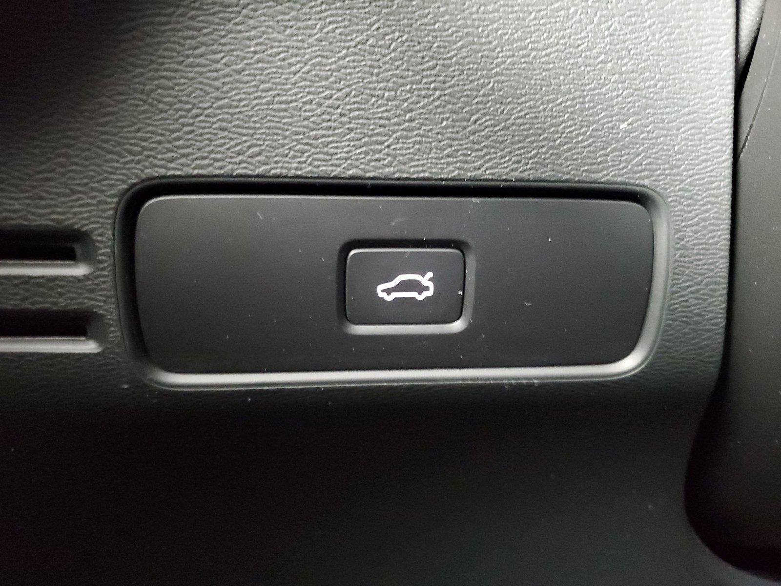 Certified 2023 Volvo XC40 B5 Plus w/ Protection Package Premier AWD/4WD image 35