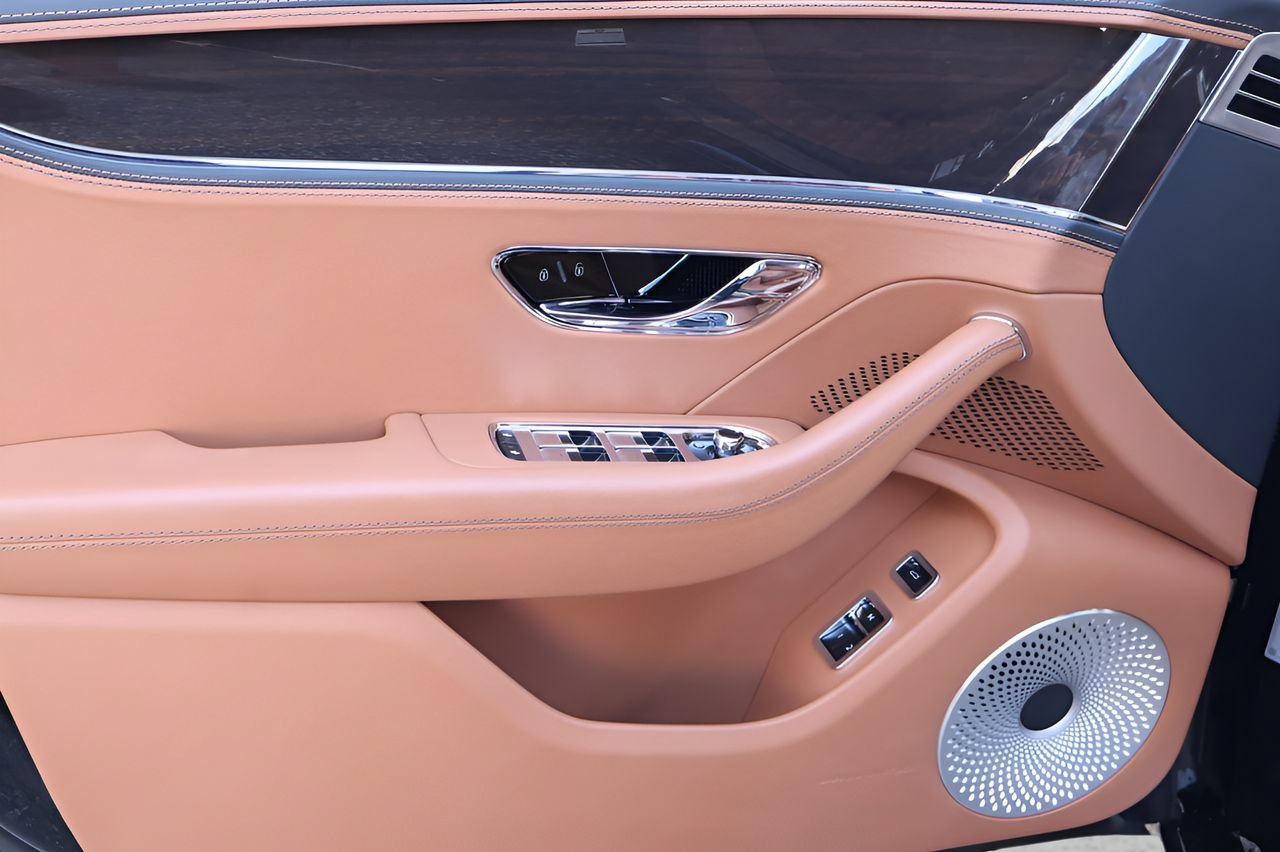 Used 2024 Bentley Flying Spur V8 AWD/4WD image 13