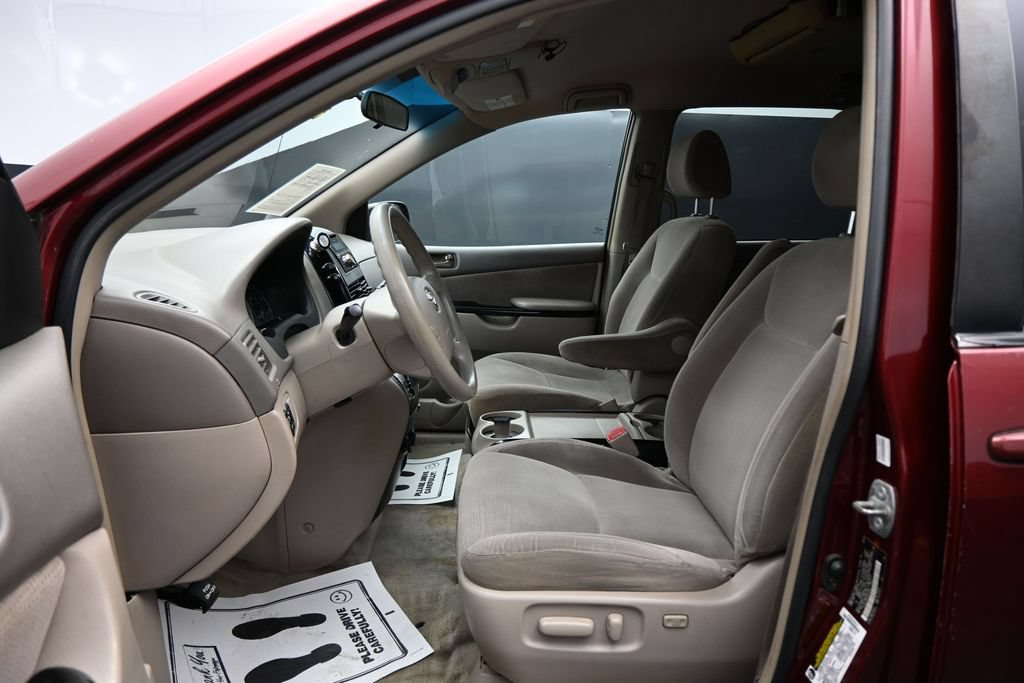 Used 2005 Toyota Sienna LE w/ LE Pkg 2 FWD image 9