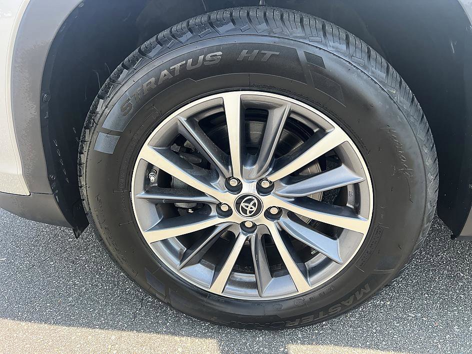 Used 2018 Toyota Highlander XLE FWD image 9